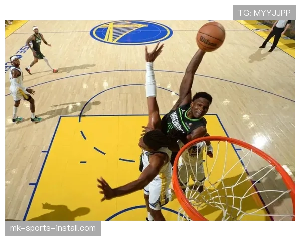 爱德华兹关键时刻得分爆发拉开与同位置得分手差距