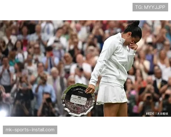 贾巴尔无球走位拉开空间，改变对手防守结构