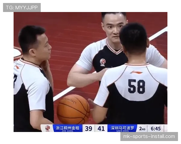 篮球比赛中球碰到裁判算不算出界？这条规则你一定要知道