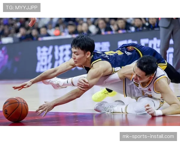进攻犯规常见判罚场景讲解：比赛中的哪些情况容易被判进攻犯规
